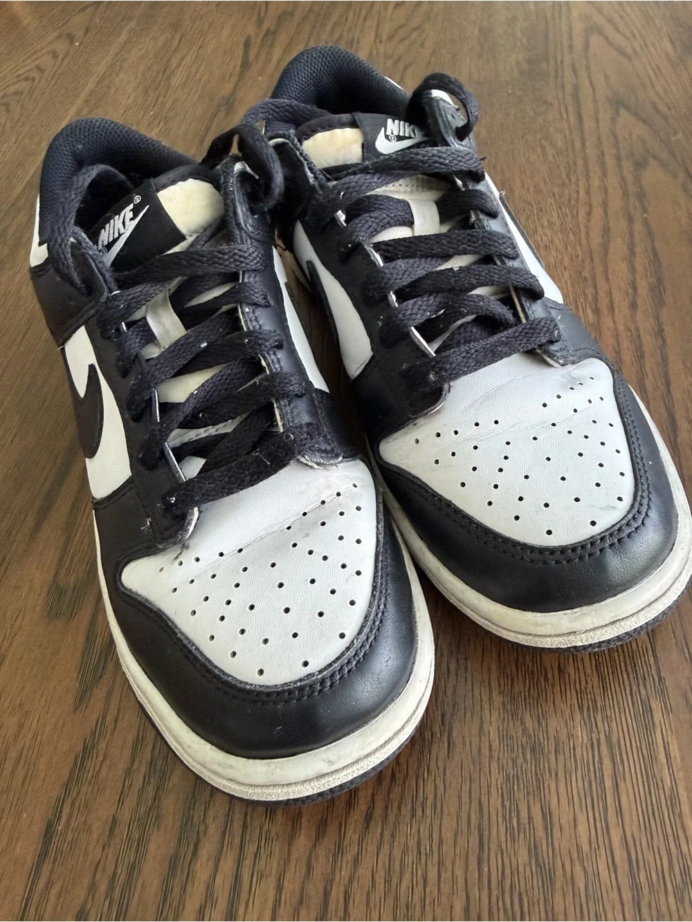 Nike Kids Low-Top Sneaker in Black and White